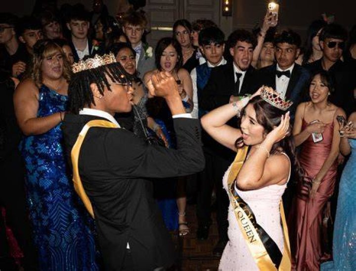 Can a senior ask a junior to prom?