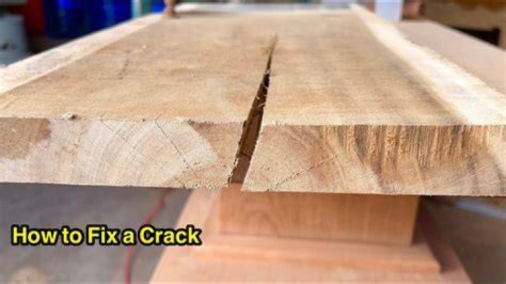 Can oak wood crack?