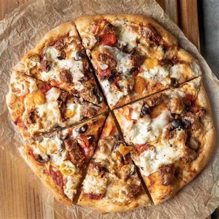 Does pizza have to have mozzarella?