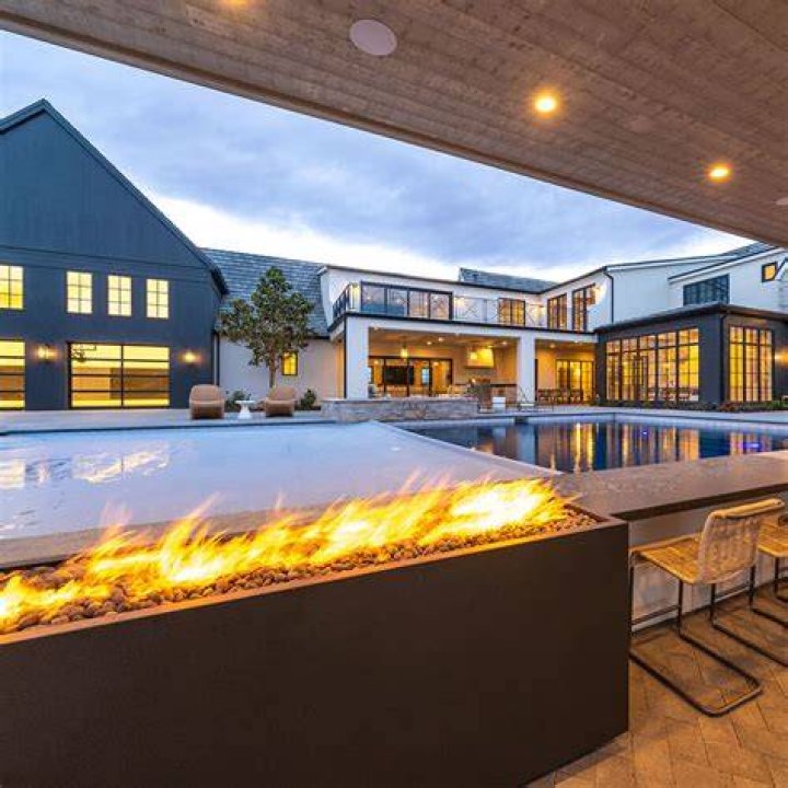 How much heat does a pool lose overnight?