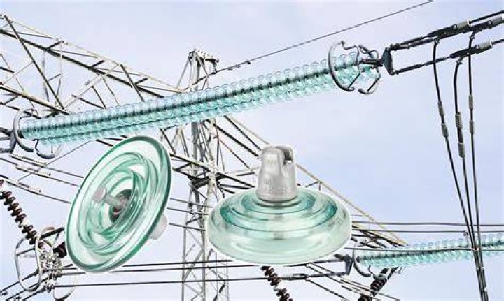 Is glass an insulator?