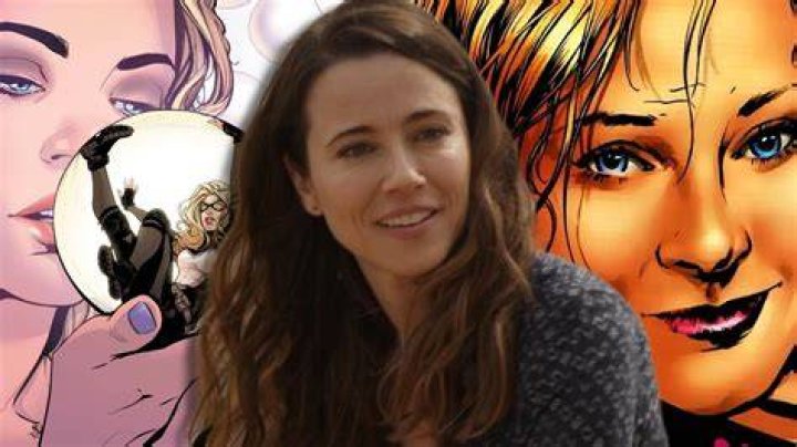 Is Hawkeye's wife an avenger?