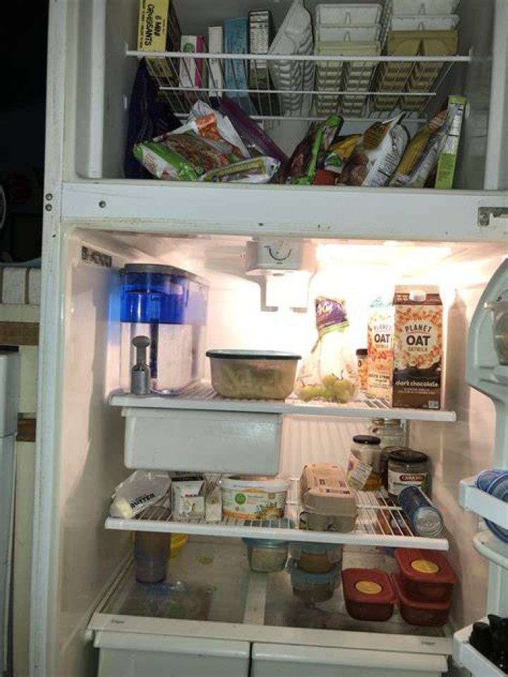 Is it okay to turn off the refrigerator every night?