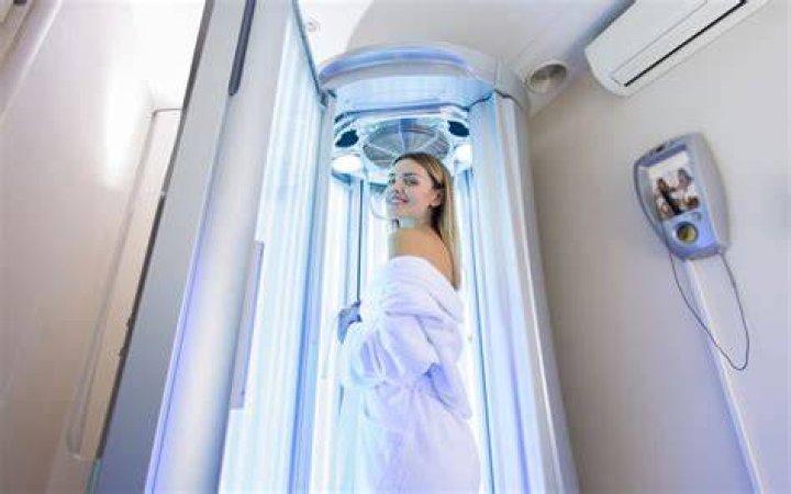 What does oil do to a tanning bed?