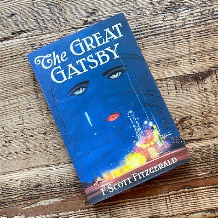 What is the last line in the book The Great Gatsby?