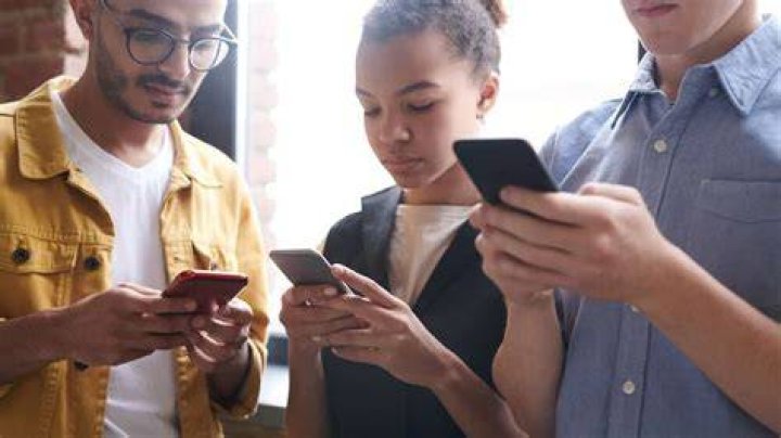 Which is more harmful Wi-Fi or mobile data?