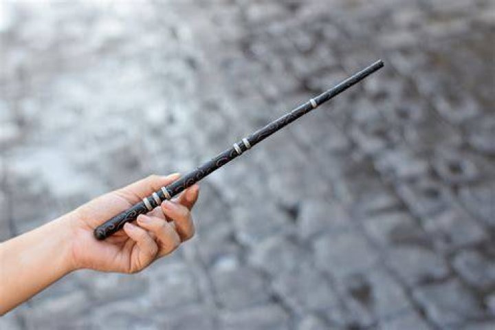 Who has a dragon string wand?