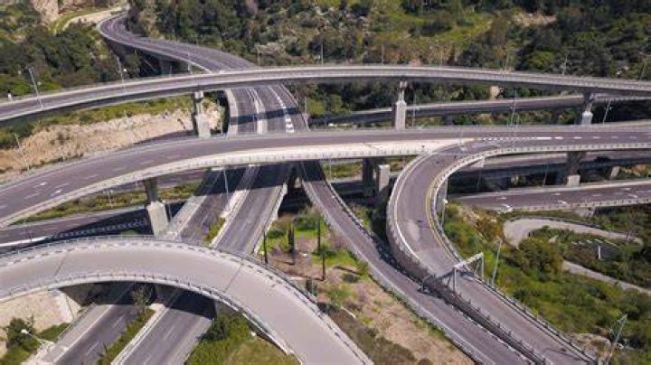 Why are American roads white?